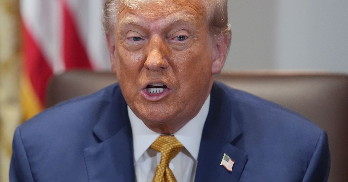 Trump hotar Kanada med 35–procentiga tullar