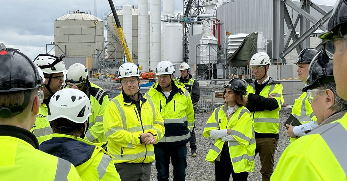 Här får Stegras investerare en rundtur på stålverket i Boden