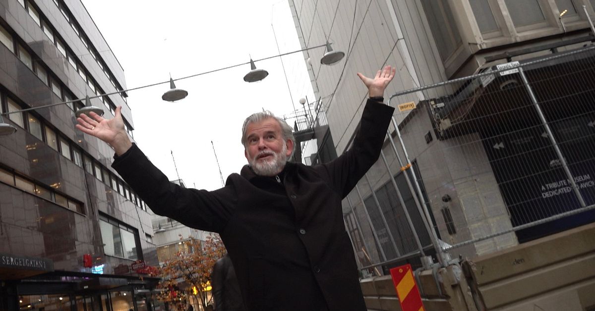 Efter 60 år – nu ska Sergelskrapan få rätt färg