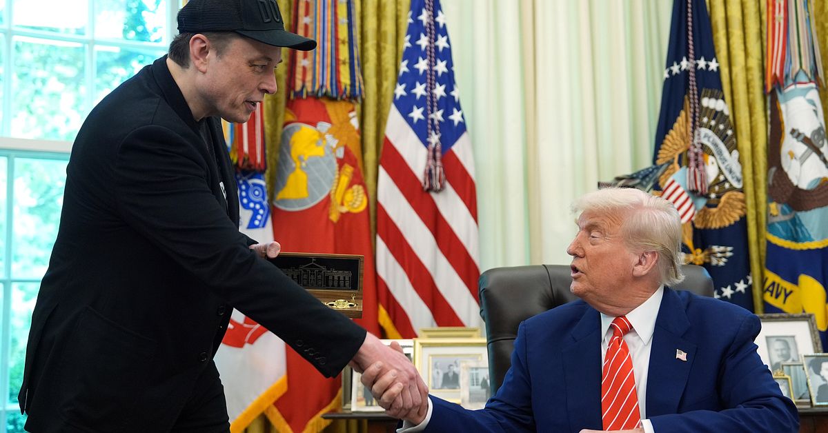 Musk raderar inlägg om Trump