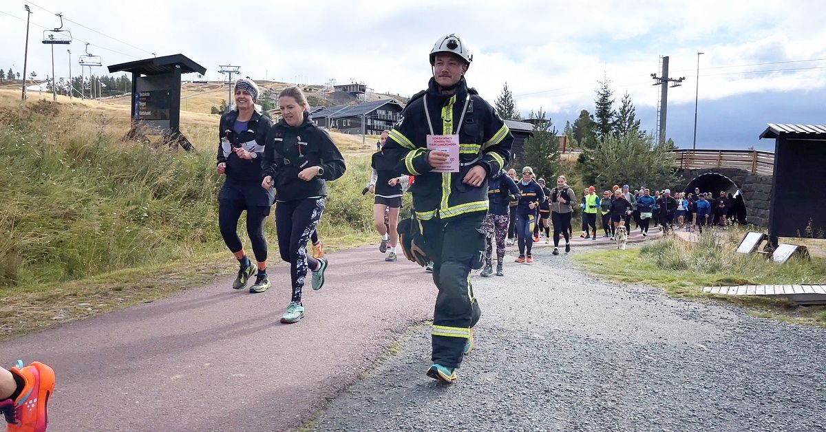 Fredrik i Idre springer 4,5 mil – i fullt brandställ