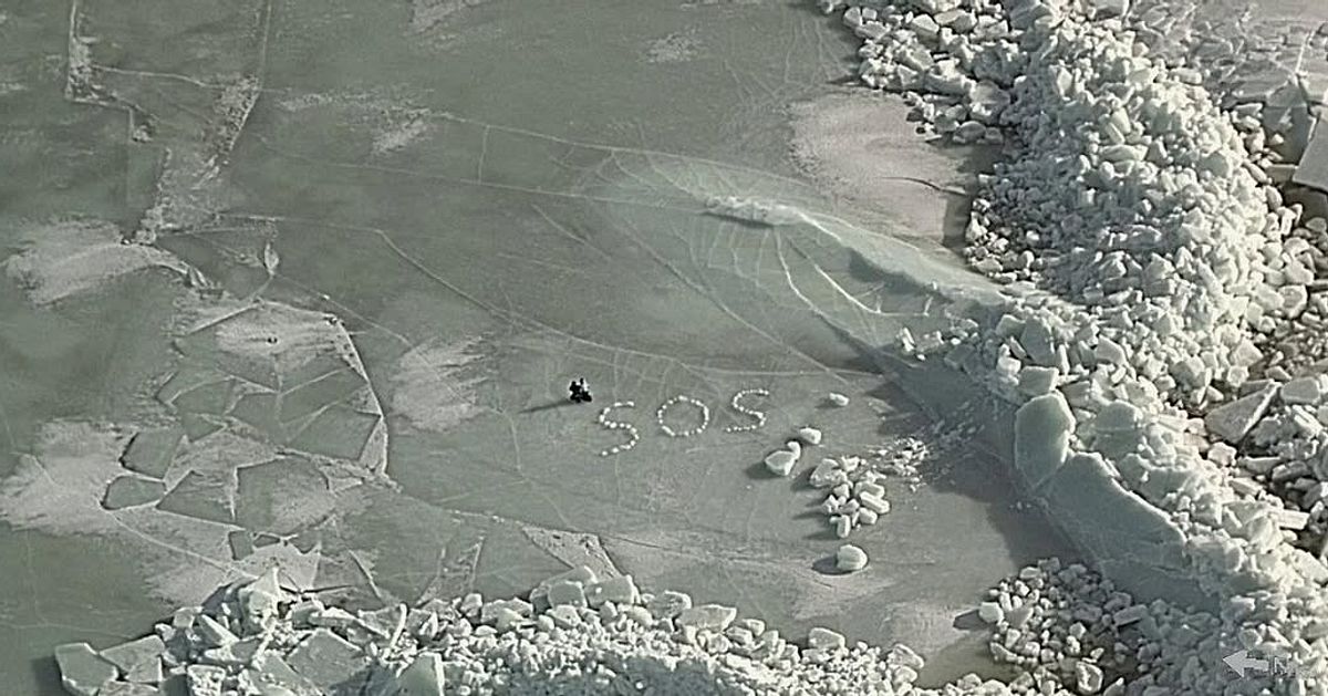 Skid&aring;kare r&auml;ddades av helikopter efter drama p&aring; Bottenvikens havsis