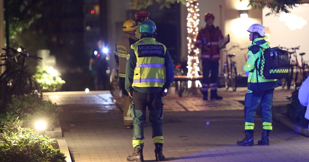 Explosion vid flerfamiljshus i Stockholm | SVT Nyheter