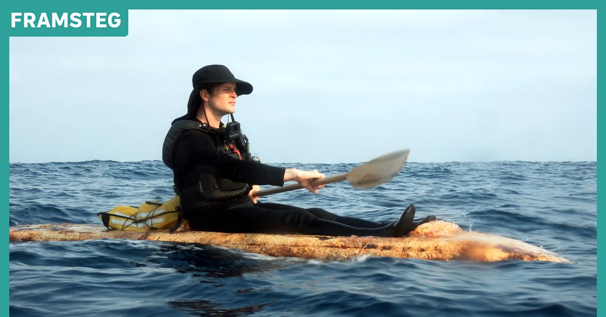 Han paddlade tolv timmar över havet i en kajak av svamp