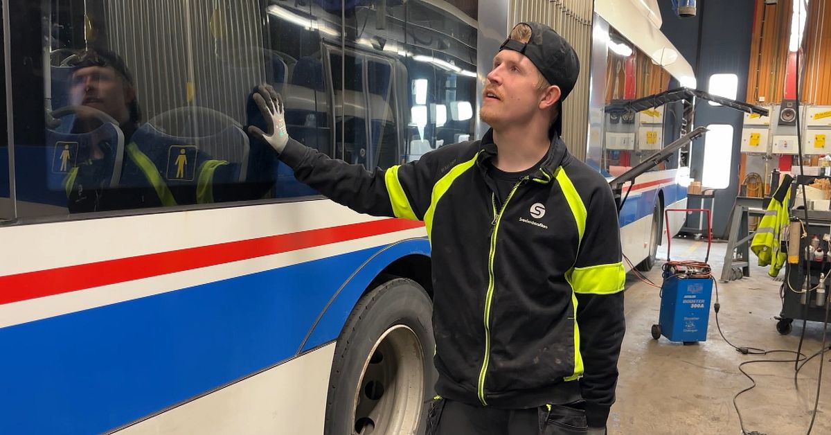 Emil portades fr&aring;n bussar &ndash; nu &auml;r det han&nbsp;som lagar dem