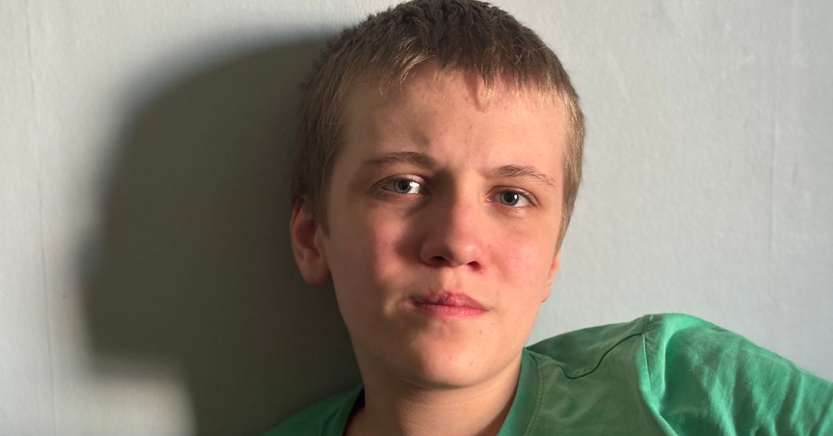 Anton med autism har suttit ensam hela skoltiden – Mamman: ”Som om han inte fanns”