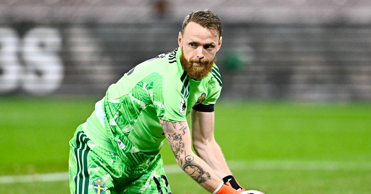 Viktor Johansson axelskadad: Beh&ouml;ver antagligen operation&rdquo;