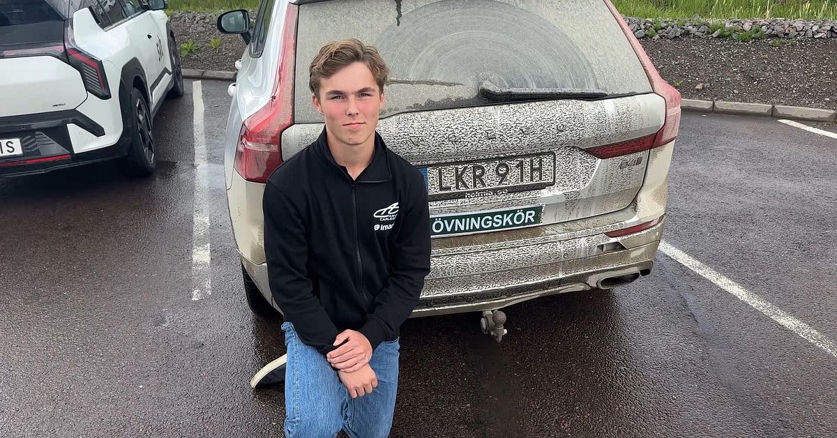 Arvid Carlsson, 16, skriver historia &ndash; k&ouml;r EM-rally i V&auml;rmland med &ouml;vningsk&ouml;rningsskylt