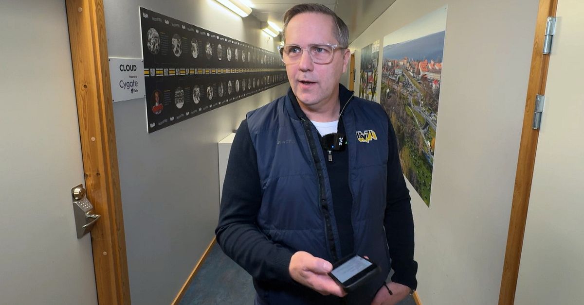 S&aring; l&aring;ter hatet mot HV71-  klubbdirekt&ouml;ren l&auml;ser upp sms