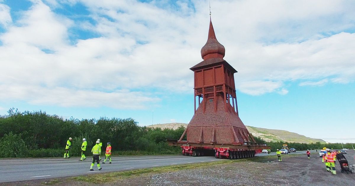 Se när klockstapeln flyttas – återförenas med Kiruna  kyrka