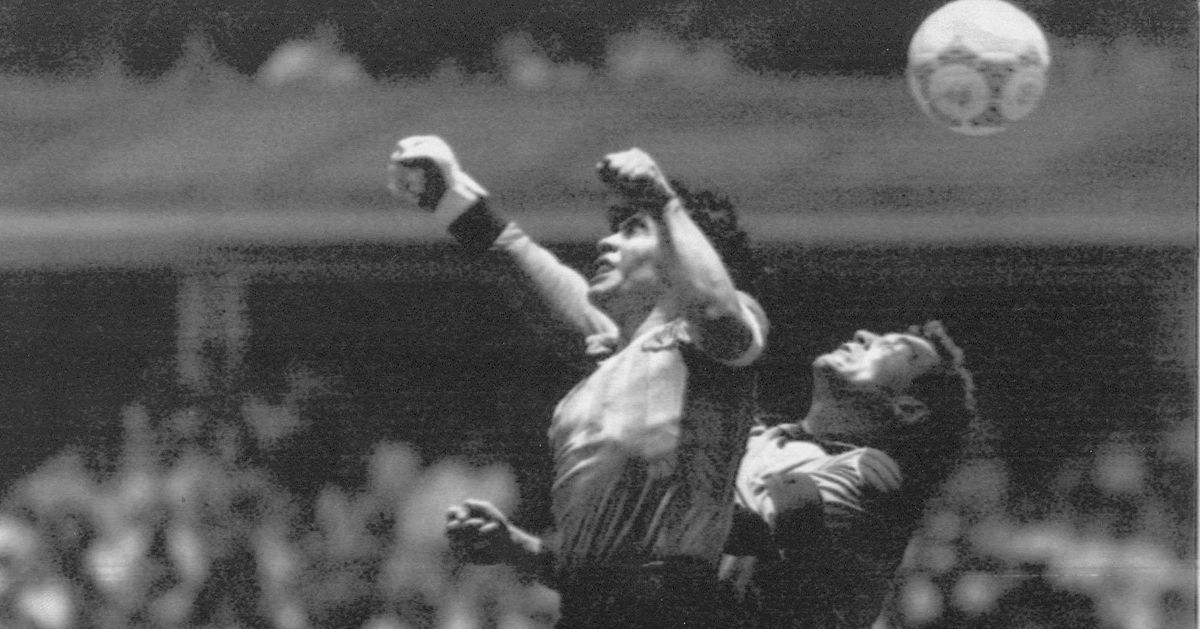 Maradonas &rdquo;Guds hand&rdquo;-boll s&auml;ljs p&aring; auktion