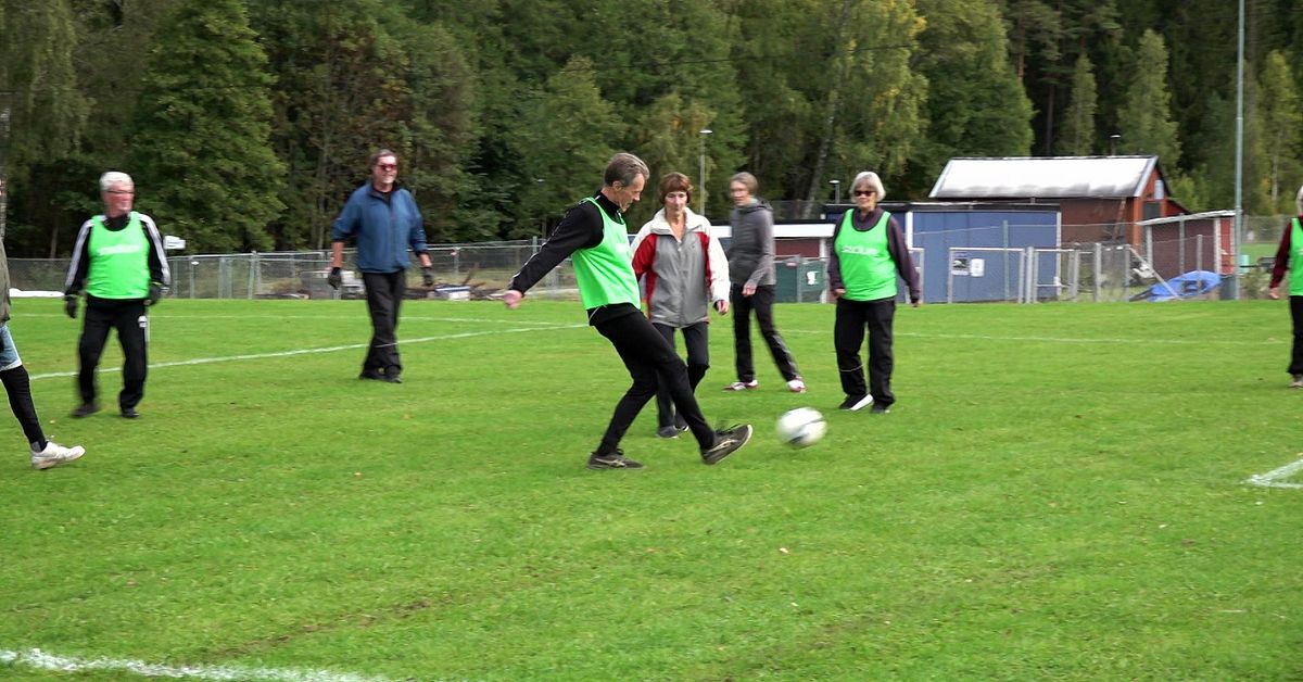 G&aring;fotbollen motverkar ensamhet bland &auml;ldre i H&auml;lleforsn&auml;s