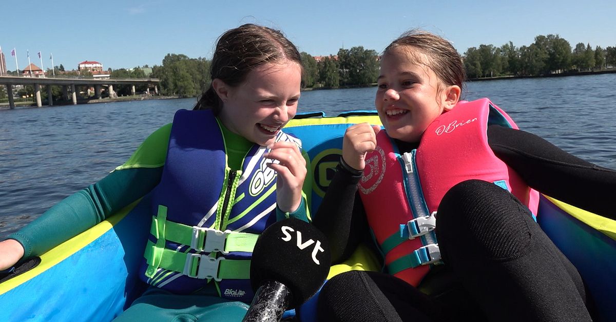Skratt och skoj när barn testade vattensporter i Surfbukten