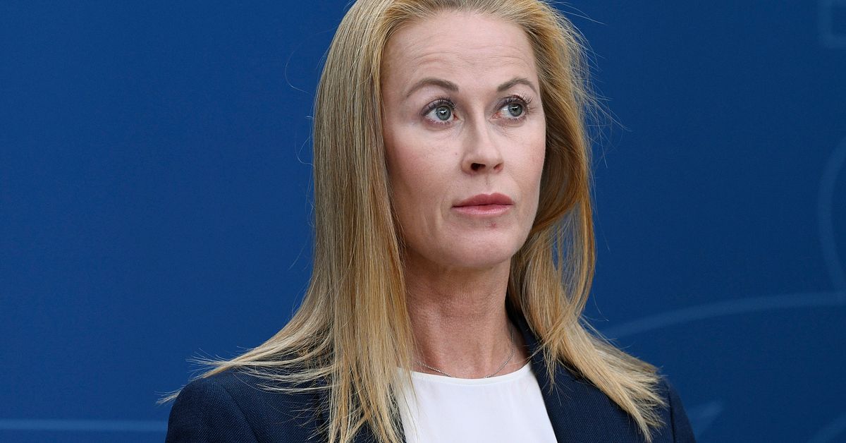 Katja Nyberg k&ouml;rde bil &ndash; trots &aring;terkallat k&ouml;rkort