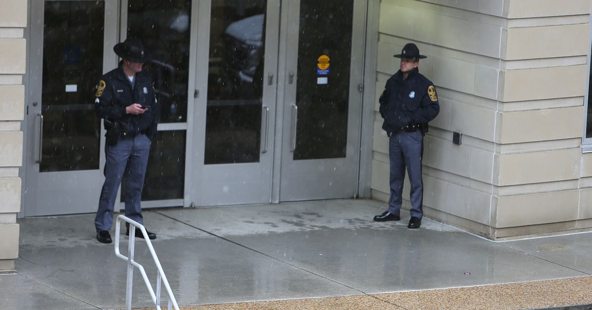 D&ouml;md IS-anh&auml;ngare sk&ouml;t milit&auml;rer i klassrum i Virginia