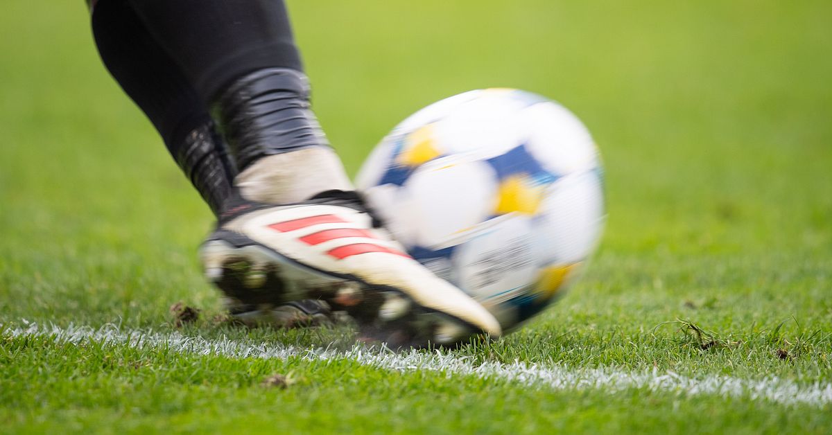 Fotbollsspelare slog motspelare under match &ndash; d&ouml;ms f&ouml;r misshandel