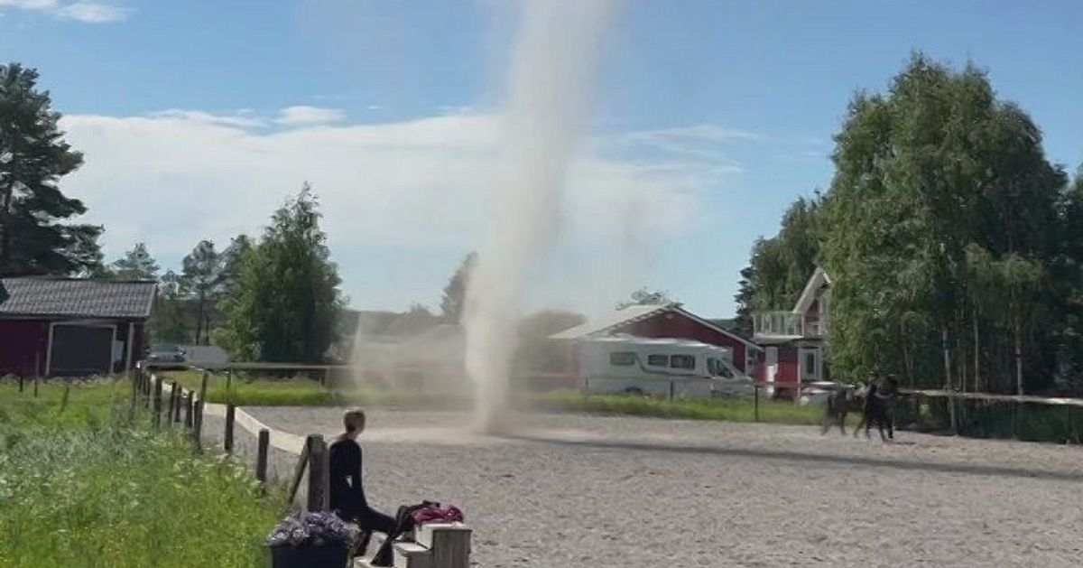 Se Veronica &ouml;verraskas av tromb p&aring; ridbanan: &rdquo;Herregud&rdquo;