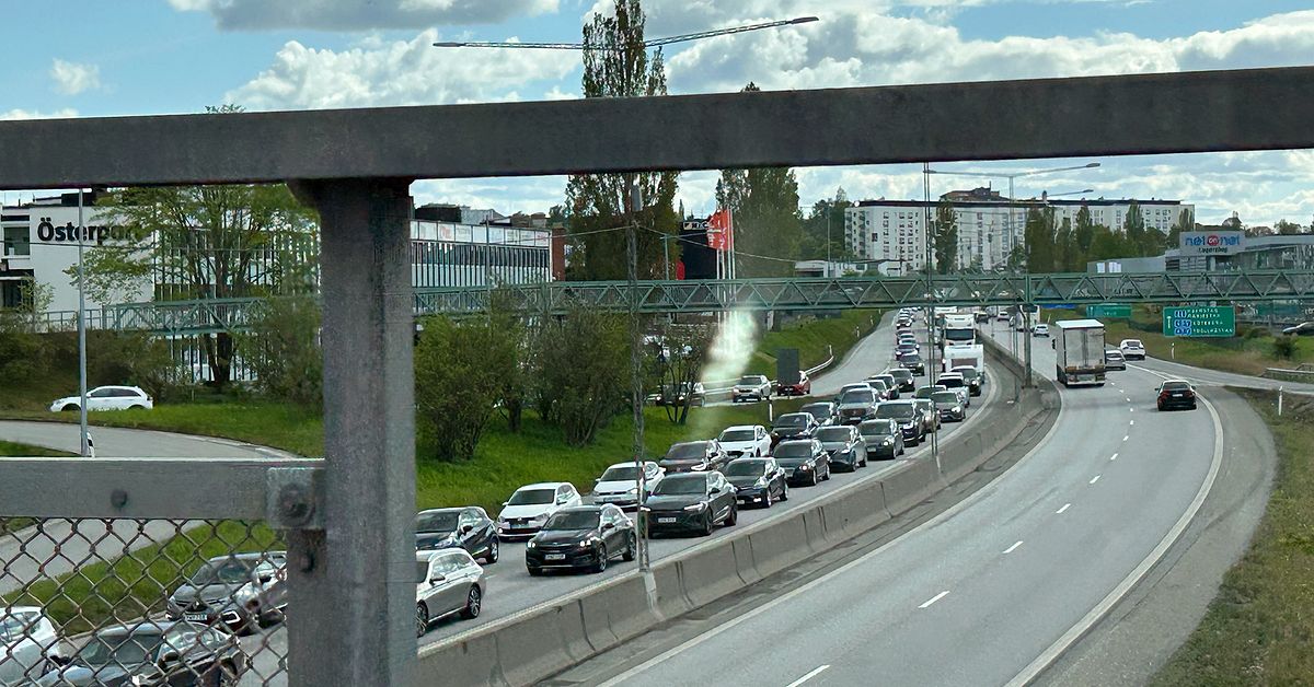 L&aring;nga k&ouml;er p&aring; E4 genom J&ouml;nk&ouml;ping