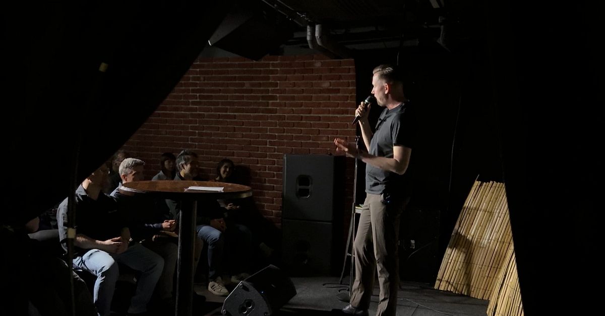 Marcus standup river ned skratt: &rdquo;Jag &auml;ger min stamning&rdquo;