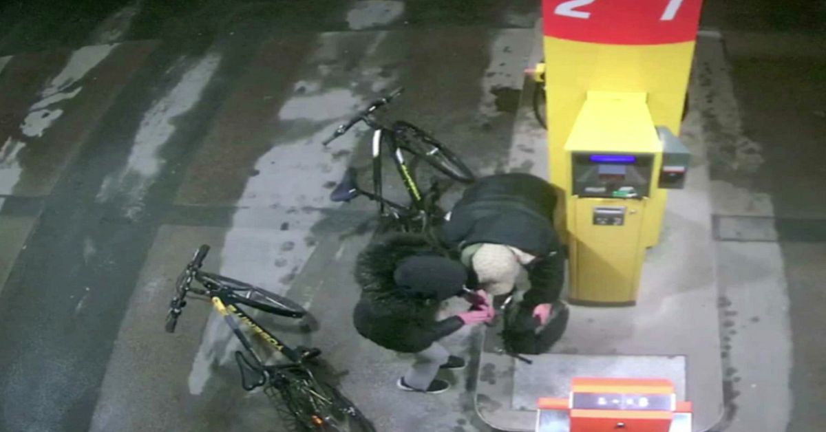 Tre d&ouml;ms till f&auml;ngelse efter brutala r&aring;net mot 81-&aring;rige Karl-Johan