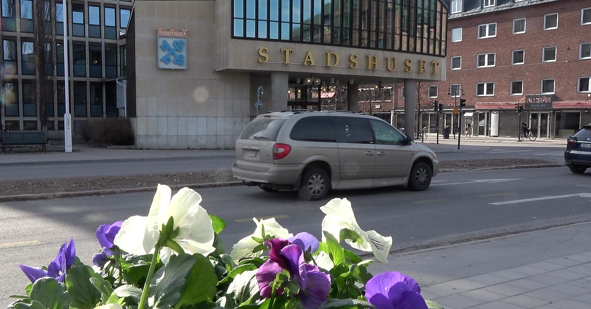 Patient d&ouml;d efter dubbla fall i hemmet &ndash; skickades inte till sjukhus