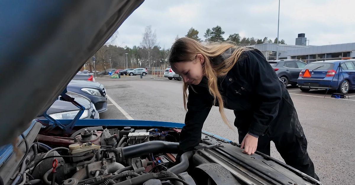Fordonseleven Frida, 17, i Eskilstuna positiv till nya reglerna för A-traktorer