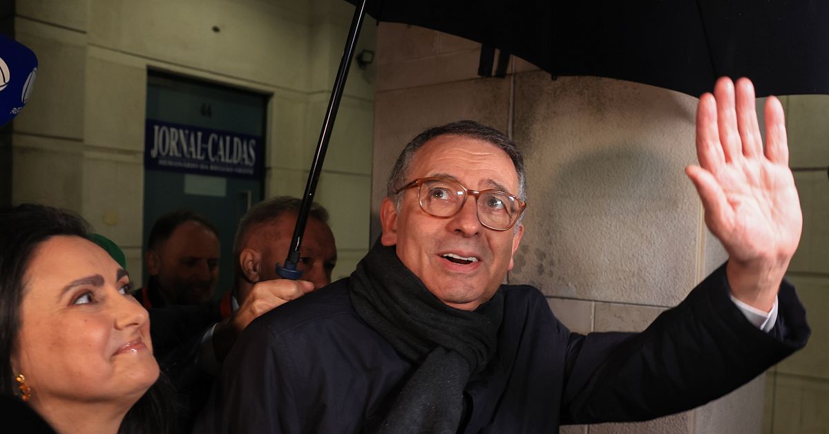 Seger f&ouml;r mittenkandidaten Seguro i Portugals presidentval