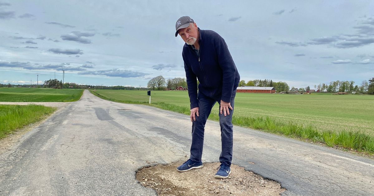 Stora potthål på varaslätten – Krister: ”Körde sönder min bil”
