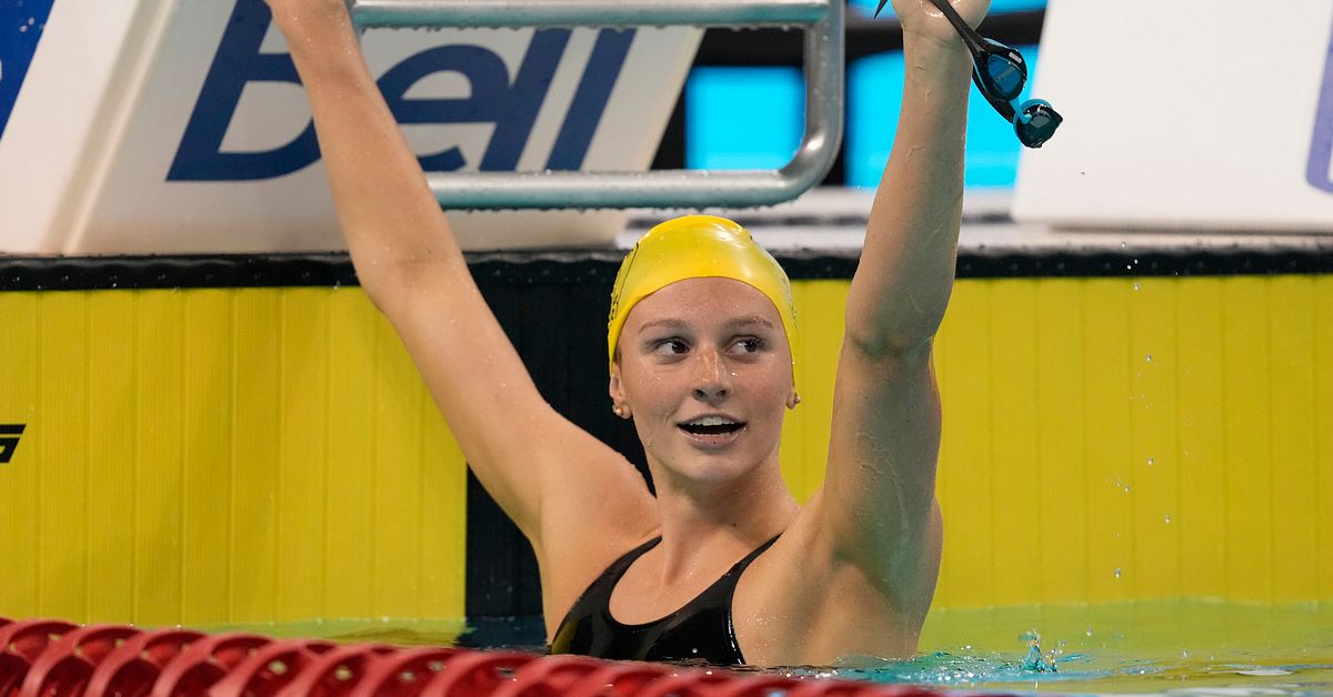 17-åriga underbarnet Summer McIntosh sänkte världsrekordet på simningens 400 medley – med över en sekund