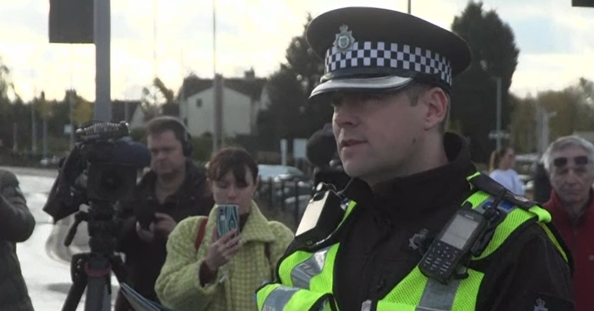 En person fortsatt livshotande skadad efter knivdådet på tåg i England