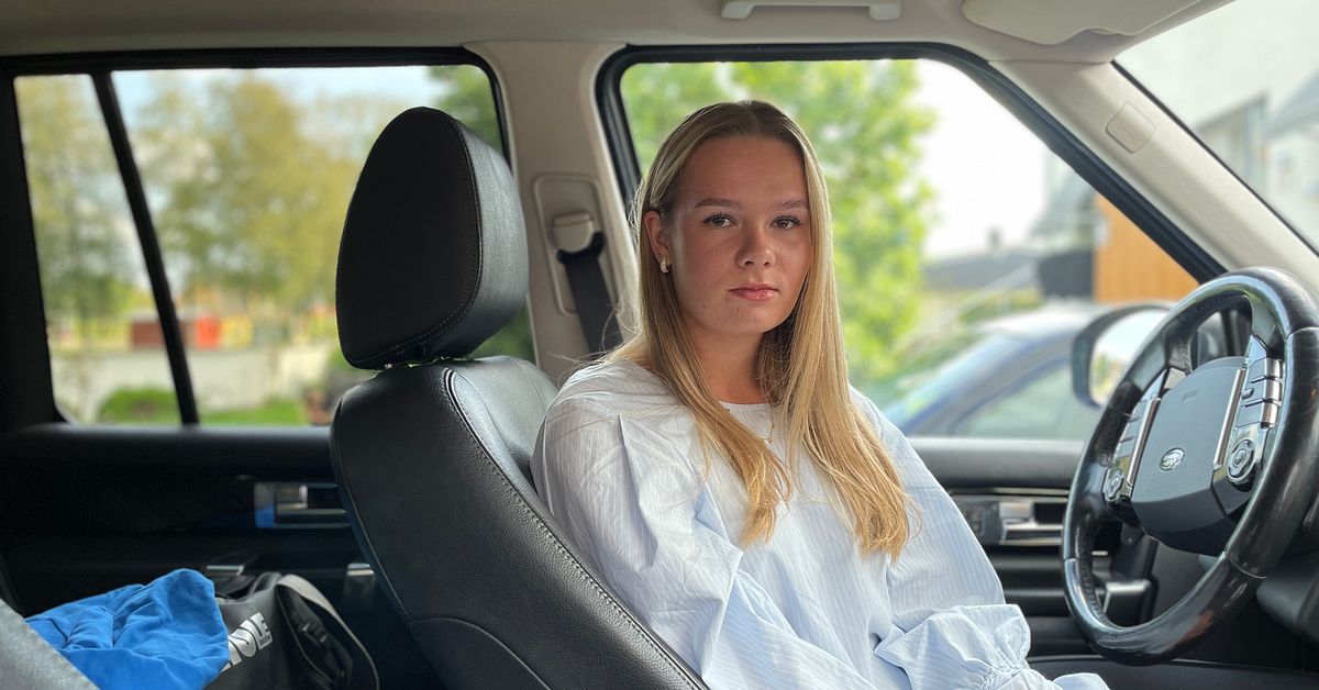 Zelda, 19, satt fast i 16 timmar under snökaoset på E22: ”Under all ...