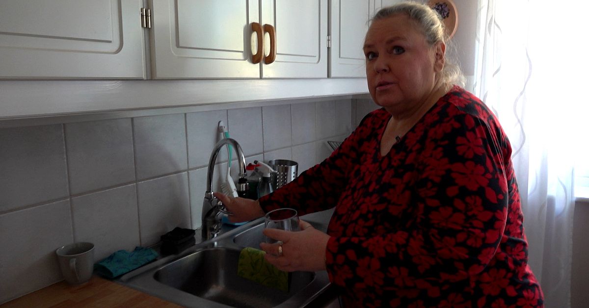 Yvonne vägrar dricka sitt kranvatten – köper i butik: ”Det smakar bajs”