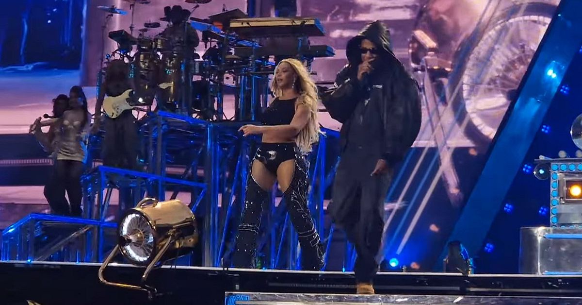 Beyoncé & Jay-Z överraskar på scen | SVT Nyheter