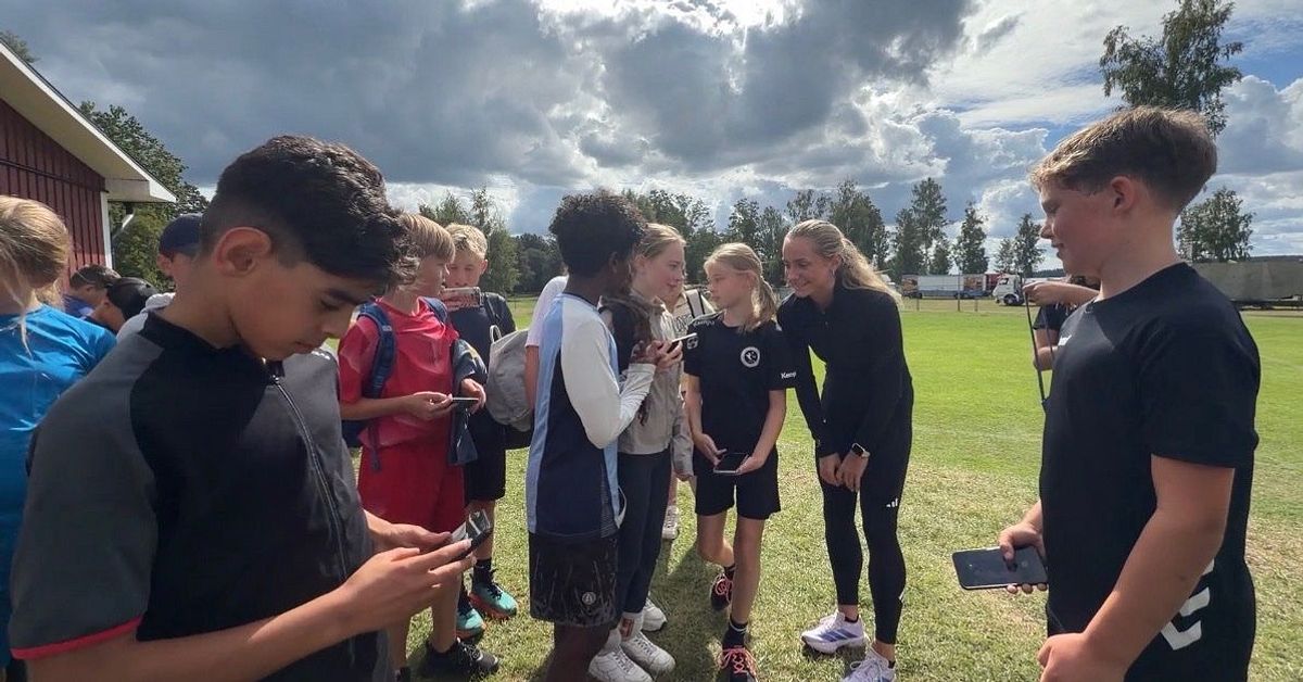 Stj&auml;rnan Wilma Svensson &aring;terv&auml;nde till Hultsfred &ndash; tr&auml;nade med skolbarnen