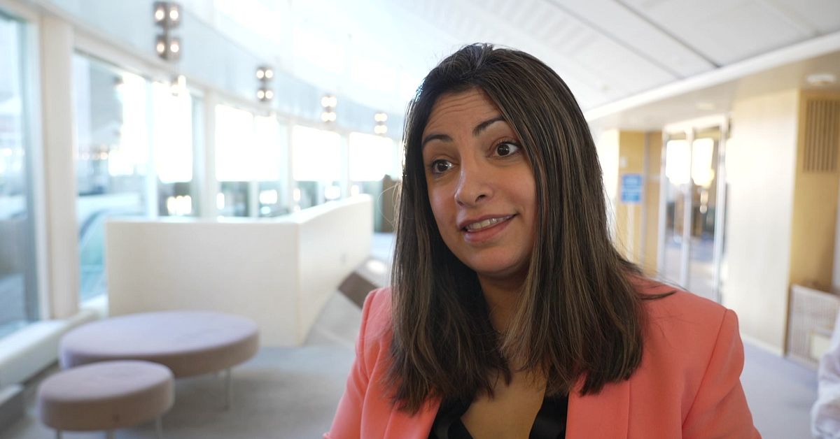 Dadgostar bjuder in nya C-ledaren till sitt rum