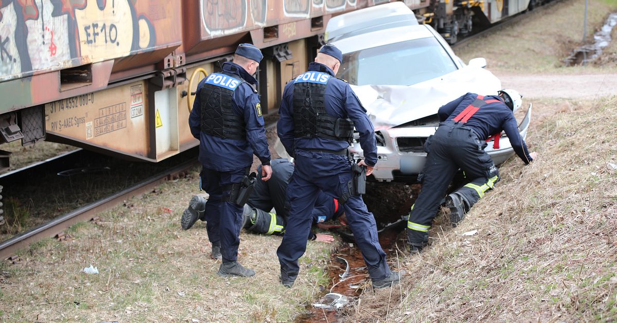 Krock mellan godst&aring;g och personbil i Gopshus &ndash; &rdquo;Har inte g&aring;tt snabbt&rdquo;
