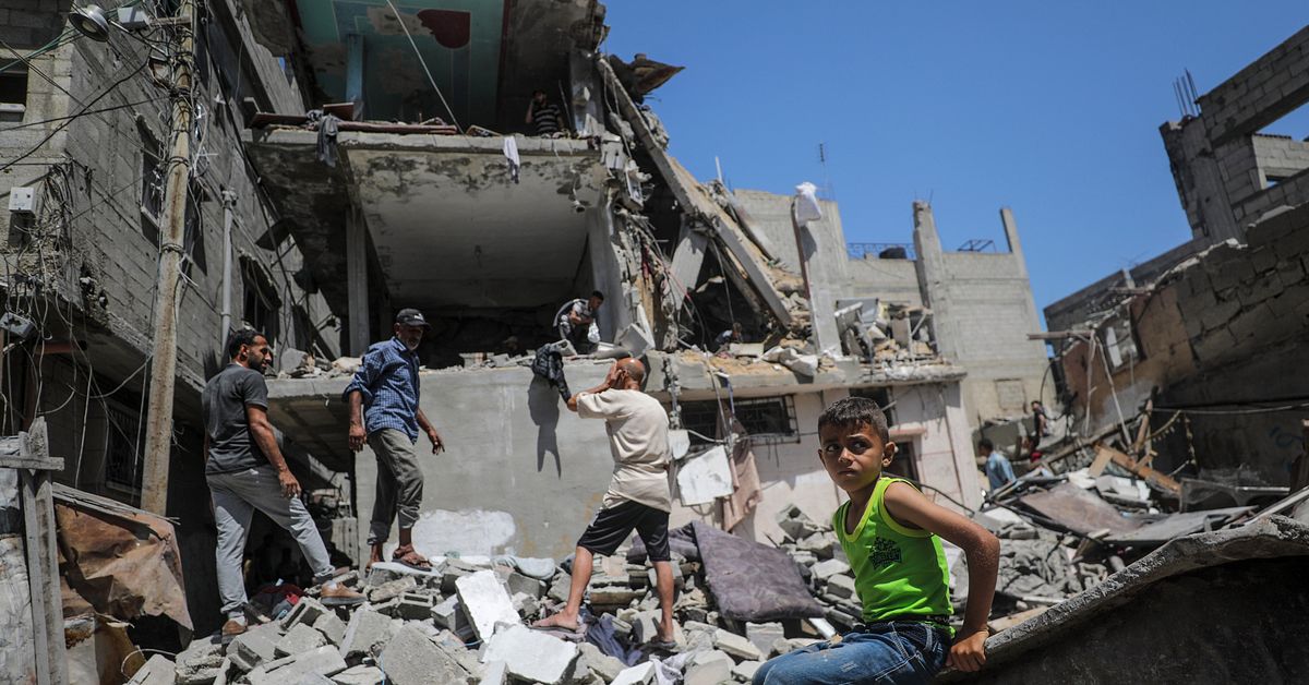 Varför attackeras civila i Gaza? | SVT Nyheter