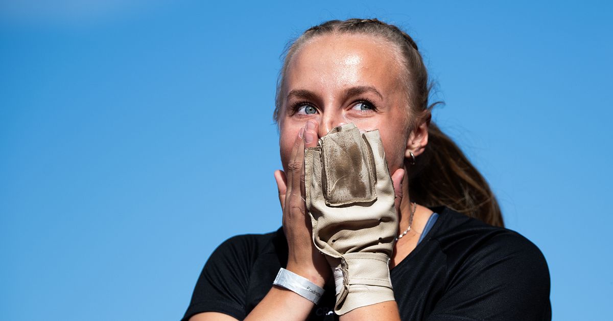 Thea Löfman förbättrade sitt eget svenska rekord i slägga: ”Känns sinnessjukt”