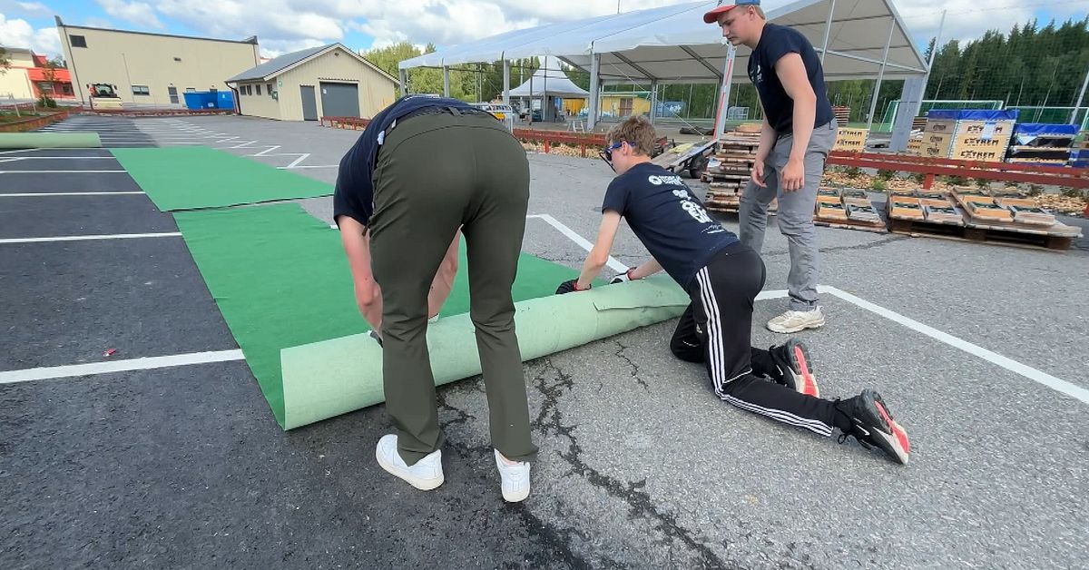 Storsjöcupen över för i år – nu rullas gräset ihop | SVT Nyheter