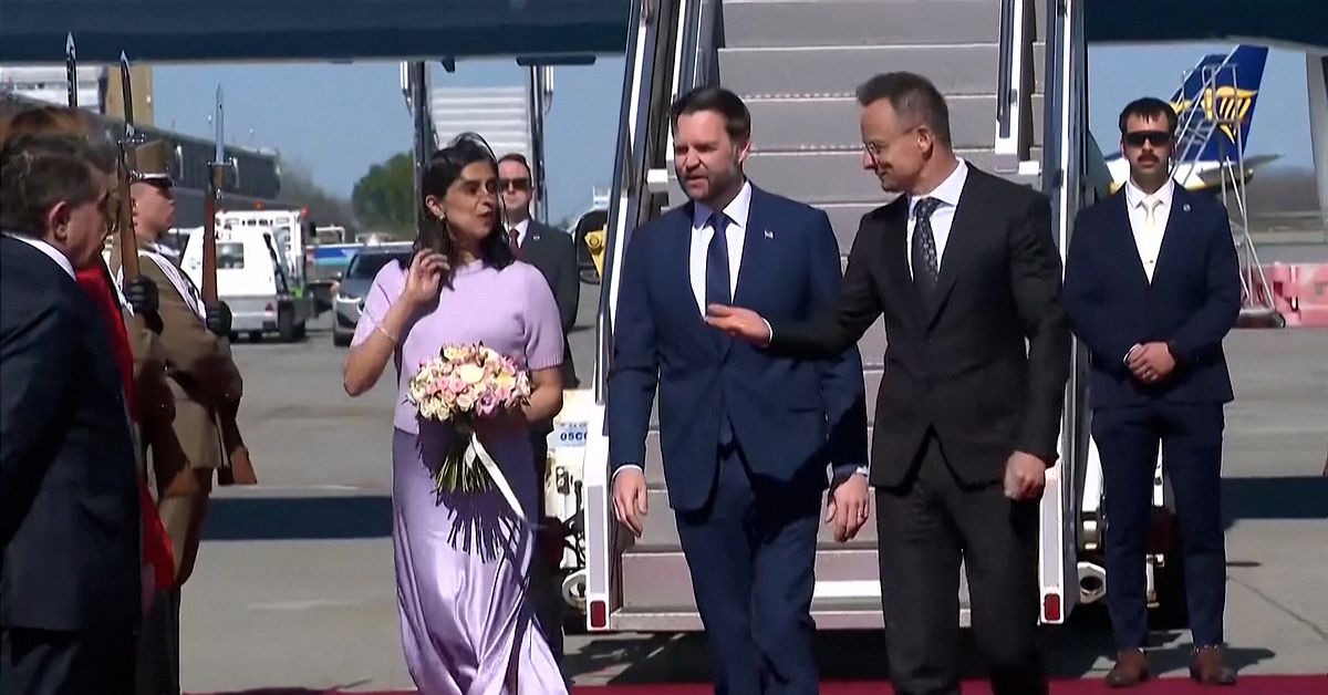 JD Vance landar i Ungern &ndash; ska st&ouml;tta Orb&aacute;n i valet