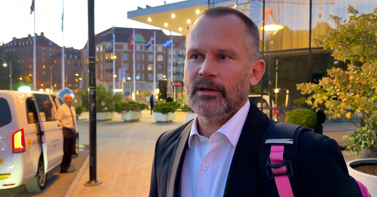 Bokm&auml;ssan st&auml;ller in Stefan Holms programpunkter