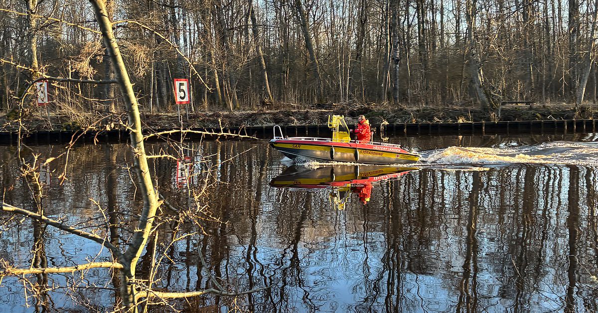 Larm om drunkning i &Ouml;rebro &ndash; p&aring;g&aring;ende insats