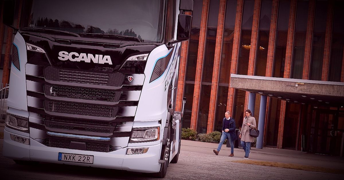 Scania slopar distansarbete &ndash; m&ouml;ts av h&aring;rd kritik