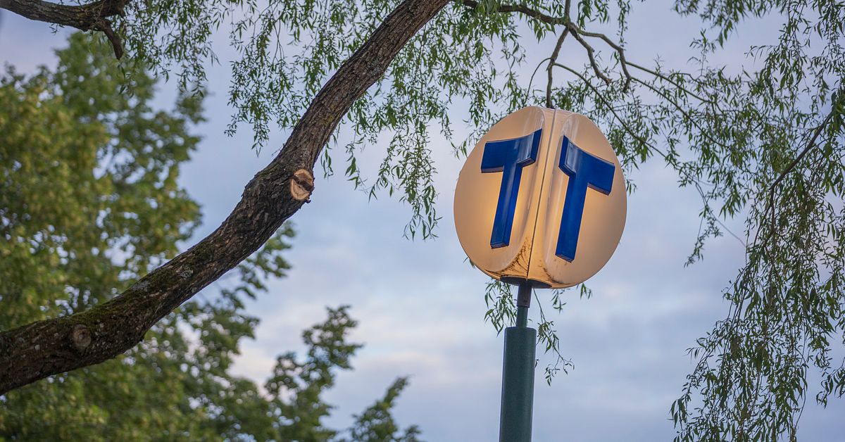 Mutmisst&auml;nkta SL-anst&auml;llda ska ha tagit emot miljonbelopp