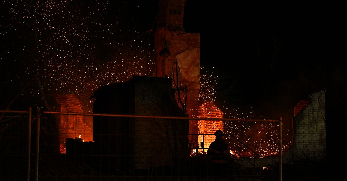 Misst&auml;nkt mordbrand i Laholm &ndash; tv&aring; gripna