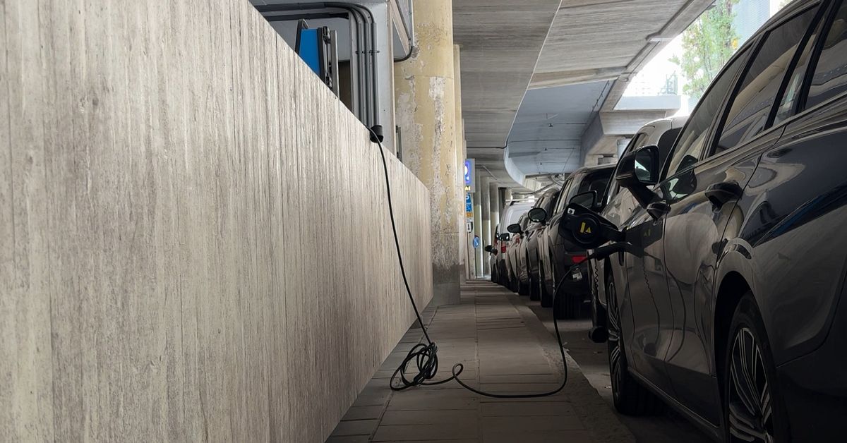 Här tjuvladdar bilar på gatan i Hornsberg