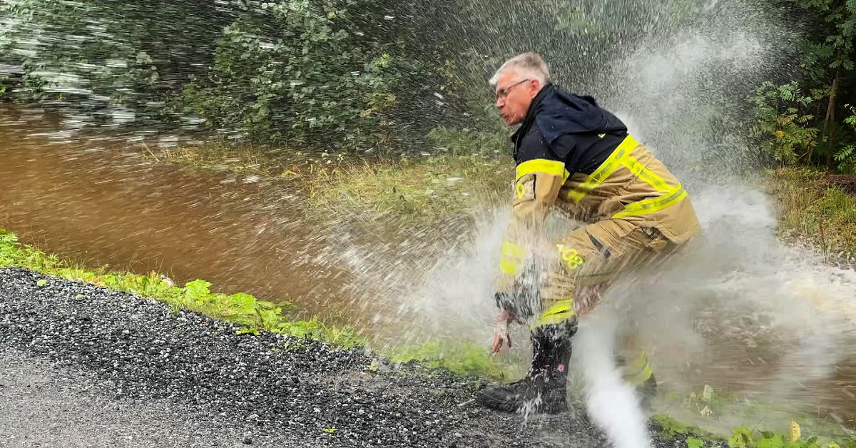 Här tvingas räddningstjänsten tömma brandbilen på vatten