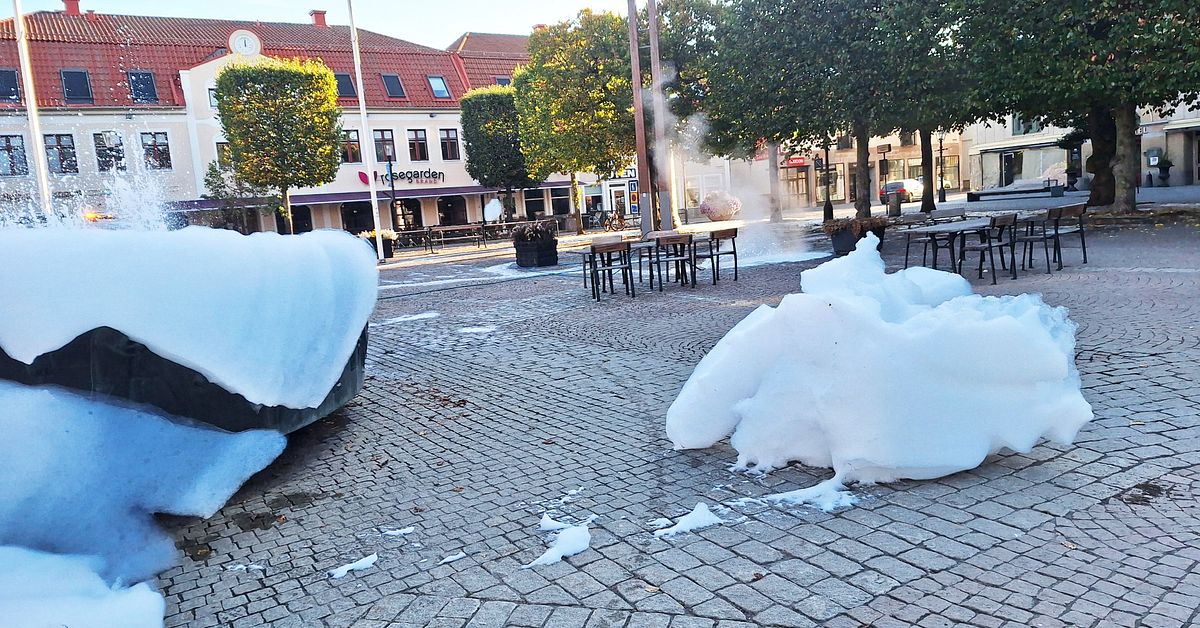Diskmedel i font&auml;nen &ndash; tvingas reng&ouml;ra med skalpell och borste