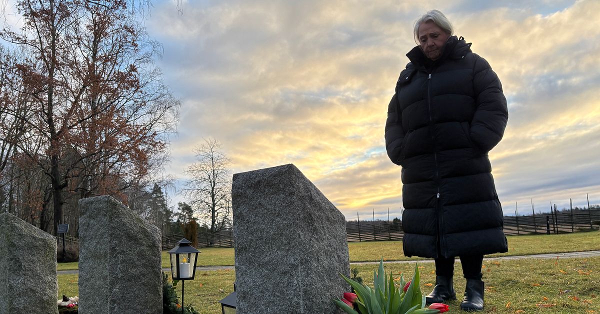 Mamman vid graven: ”Allting är ett frågetecken” – två år efter mordet på Maria i Torshälla