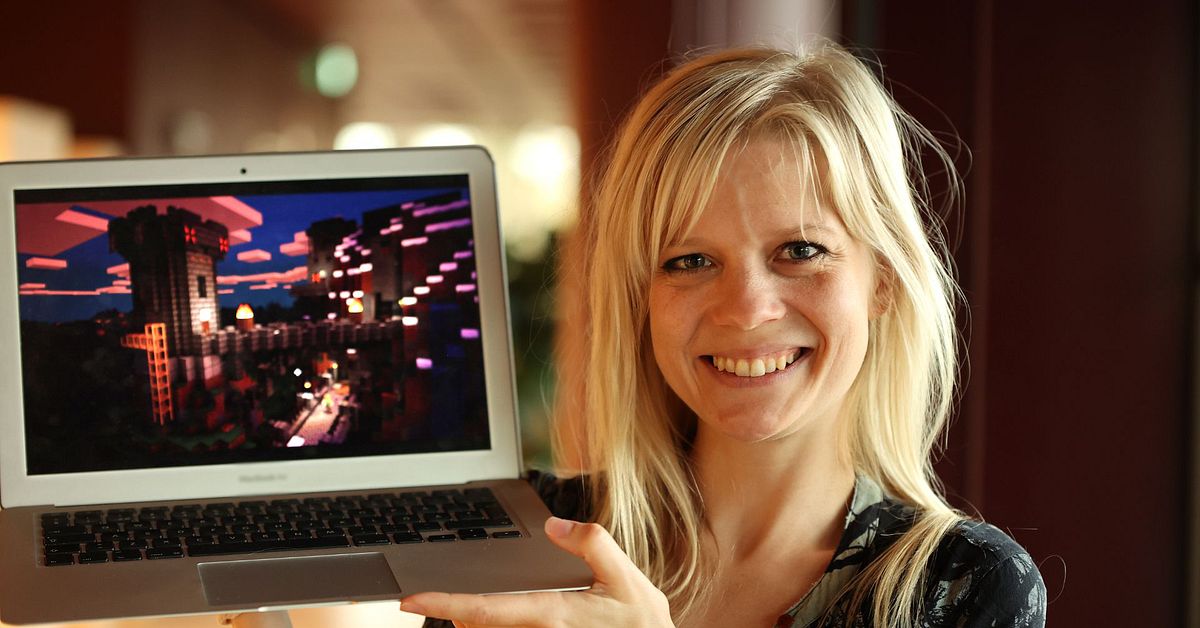 Agnes jobbar med att utveckla Minecraft – utsedd till Årets alumn på ...